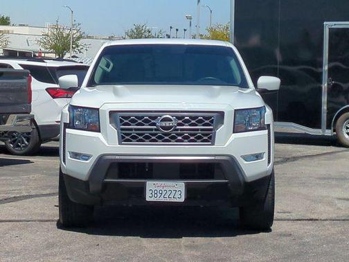 Glacier White 2024 Nissan Frontier SV