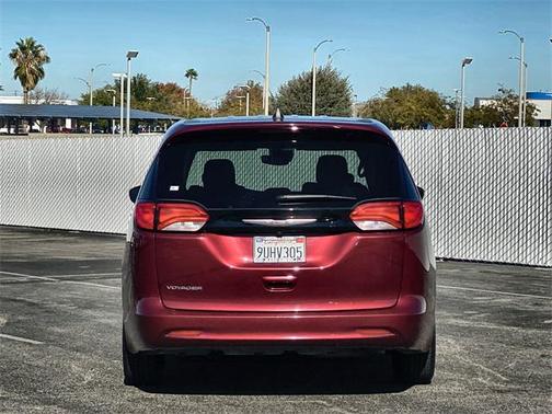 2023 Chrysler Voyager LX