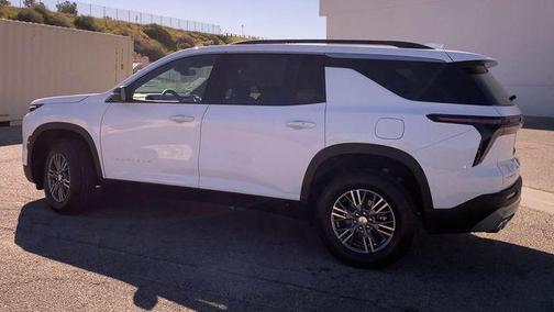 Summit White 2026 Chevrolet Traverse LT