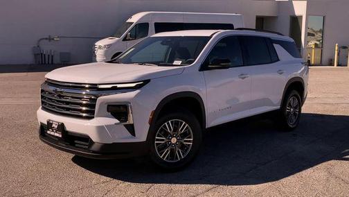 Summit White 2026 Chevrolet Traverse LT