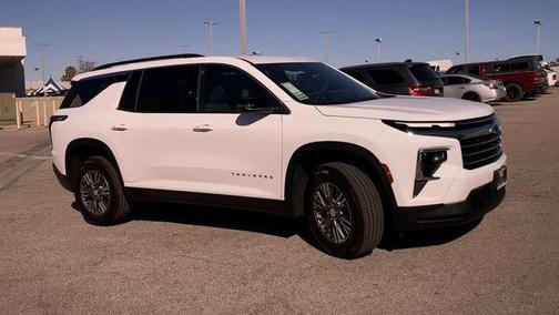 Summit White 2026 Chevrolet Traverse LT