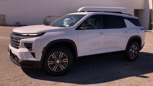 Summit White 2026 Chevrolet Traverse LT