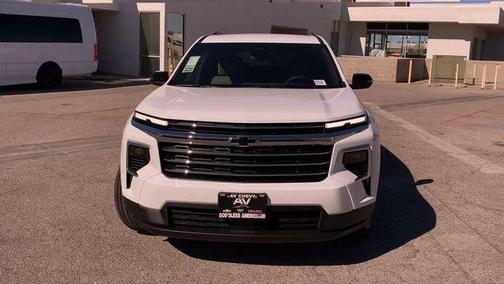 Summit White 2026 Chevrolet Traverse LT