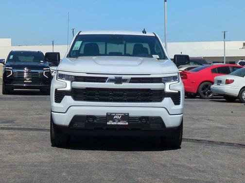 Summit White 2026 Chevrolet Silverado 1500 RST