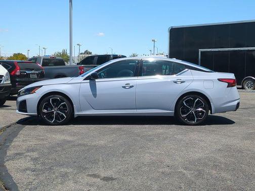 Gun Metallic 2025 Nissan Altima SR FWD