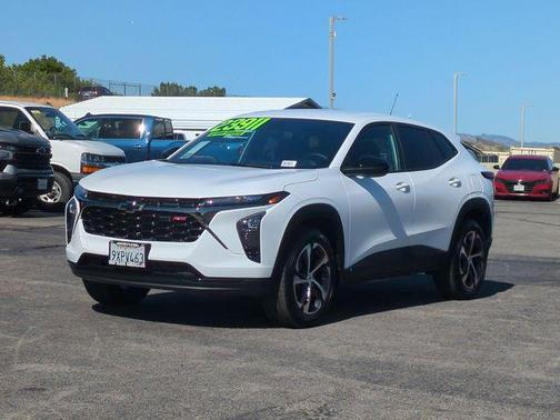 Summit White 2026 Chevrolet Trax FWD 1RS