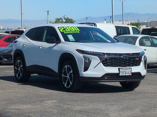 Summit White 2026 Chevrolet Trax FWD 1RS