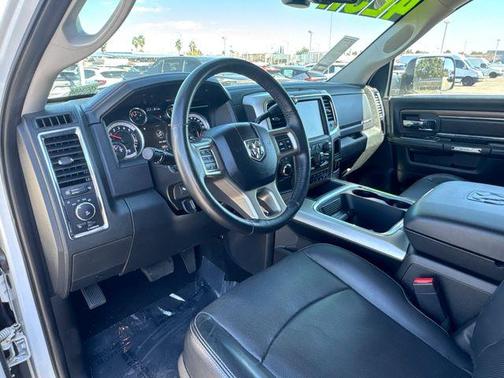 2017 RAM 2500 Laramie Crew Cab 4x4 6'4' Box