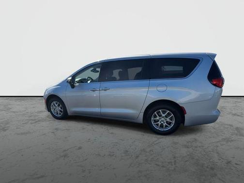 Silver Mist Clearcoat 2023 Chrysler Voyager LX