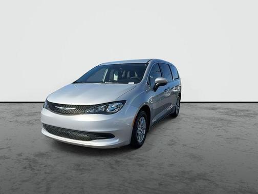 Silver Mist Clearcoat 2023 Chrysler Voyager LX