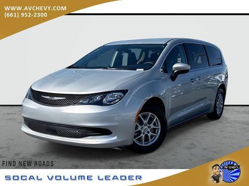 Silver Mist Clearcoat 2023 Chrysler Voyager LX