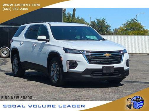Summit White 2023 Chevrolet Traverse LT Cloth