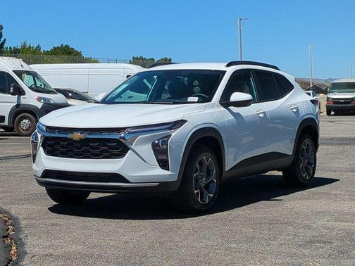 Summit White 2026 Chevrolet Trax LT