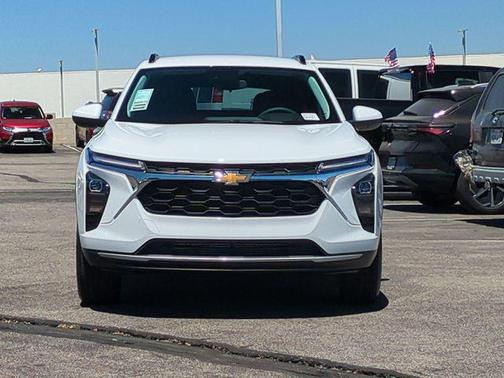 Summit White 2026 Chevrolet Trax LT
