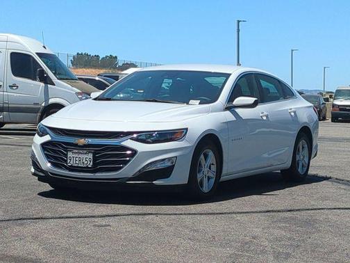 Summit White 2024 Chevrolet Malibu FWD 1LT