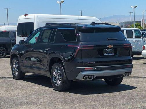 Black Metallic 2026 Chevrolet Traverse LT