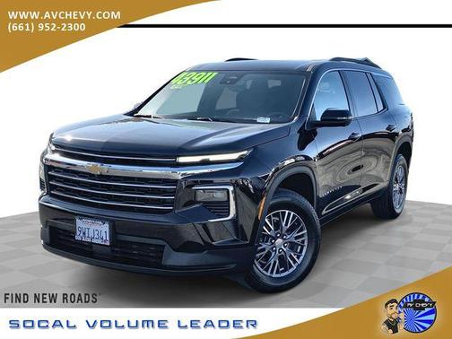 Mosaic Black Metallic 2026 Chevrolet Traverse LT