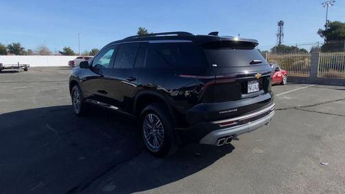 Mosaic Black Metallic 2026 Chevrolet Traverse LT