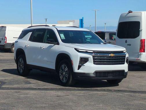 Summit White 2026 Chevrolet Traverse LT