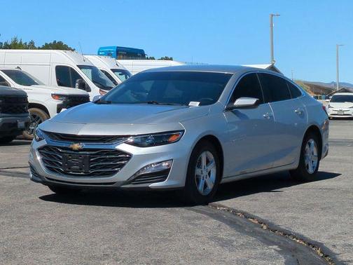 Silver Ice Metallic 2022 Chevrolet Malibu FWD LT