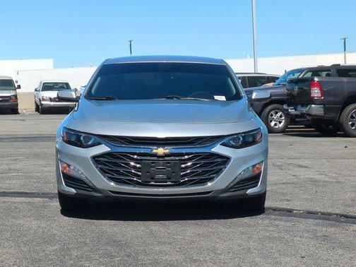 Silver Ice Metallic 2022 Chevrolet Malibu FWD LT