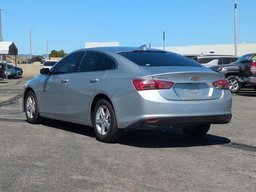 Silver Ice Metallic 2022 Chevrolet Malibu FWD LT