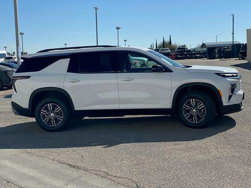 Summit White 2026 Chevrolet Traverse LT