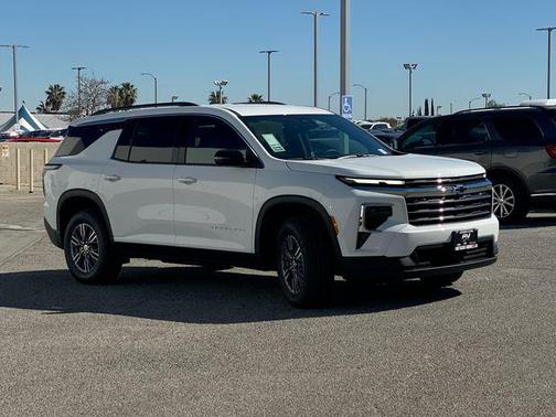 Summit White 2026 Chevrolet Traverse LT