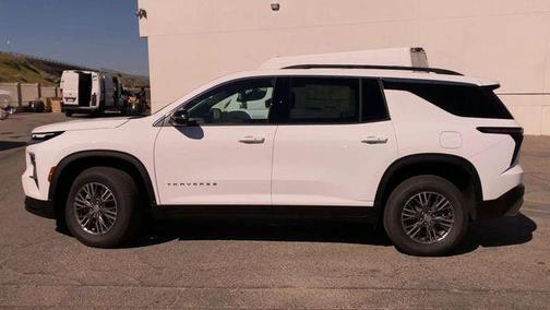Summit White 2026 Chevrolet Traverse LT