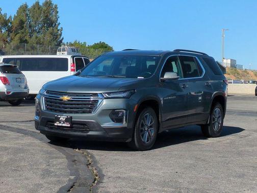 Silver Sage Metallic 2023 Chevrolet Traverse LT Cloth