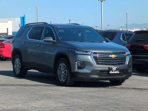 Silver Sage Metallic 2023 Chevrolet Traverse LT Cloth