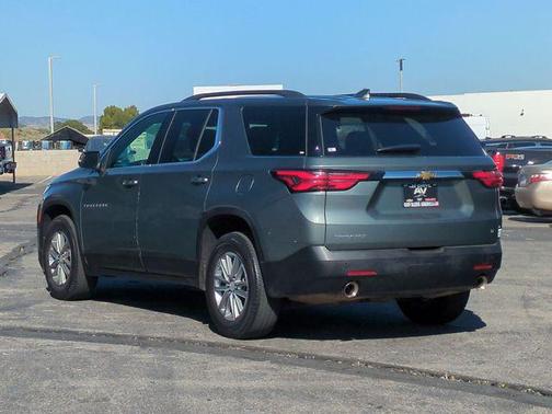 Silver Sage Metallic 2023 Chevrolet Traverse LT Cloth