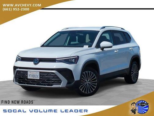 Pure White 2025 Volkswagen Taos 1.5T SE