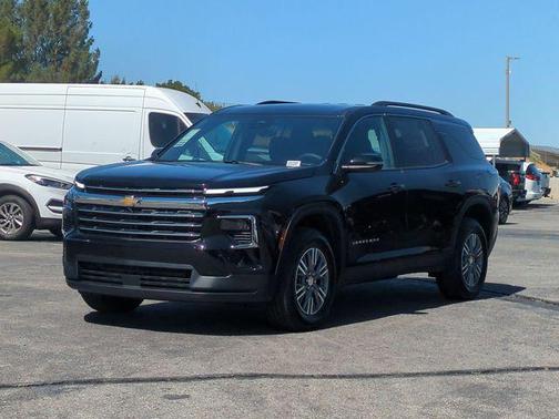 Black Metallic 2026 Chevrolet Traverse LT