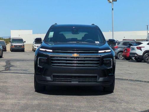 Black Metallic 2026 Chevrolet Traverse LT