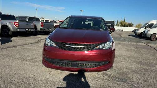 Velvet Red Pearlcoat 2023 Chrysler Voyager LX