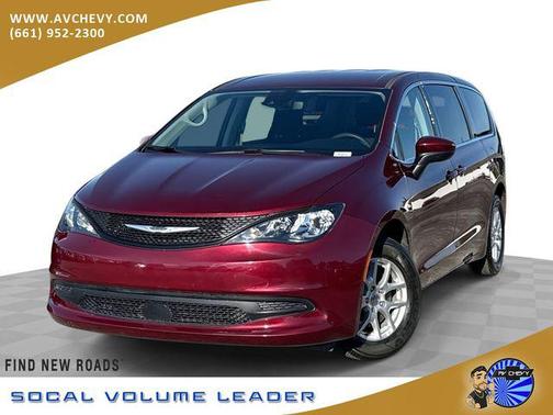 Velvet Red Pearlcoat 2023 Chrysler Voyager LX