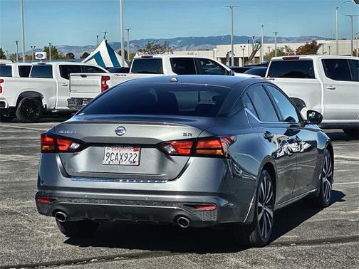 2022 Nissan Altima SR FWD