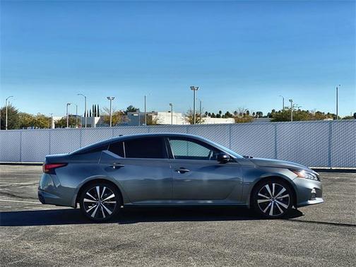 2022 Nissan Altima SR FWD