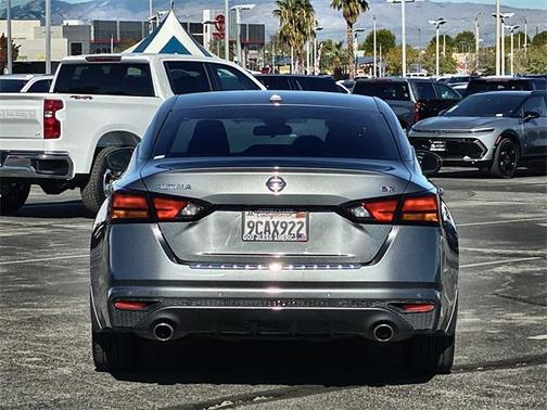 2022 Nissan Altima SR FWD