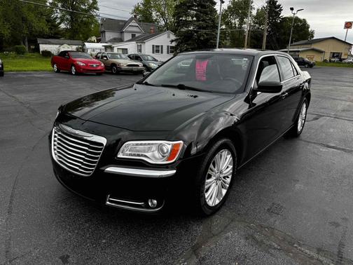 Gloss Black 2013 Chrysler 300 4dr Sdn AWD