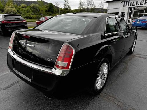 Gloss Black 2013 Chrysler 300 4dr Sdn AWD