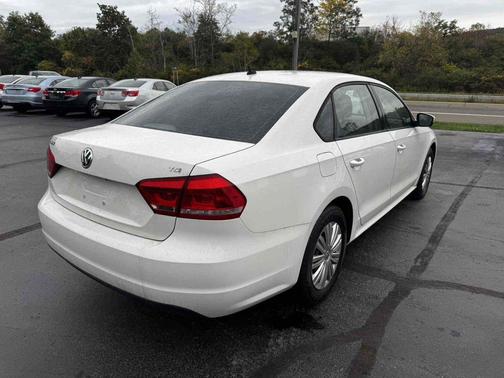 2014 Volkswagen Passat 1.8T Auto S
