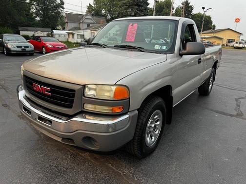 2005 GMC Sierra 1500 Reg Cab 133.0" WB 4WD Work Truck