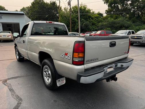 2005 GMC Sierra 1500 Reg Cab 133.0" WB 4WD Work Truck