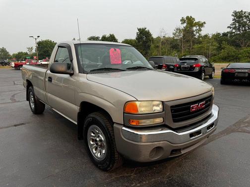2005 GMC Sierra 1500 Reg Cab 133.0" WB 4WD Work Truck