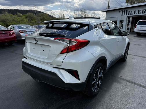 Blizzard Pearl 2018 Toyota C-HR XLE FWD (Natl)