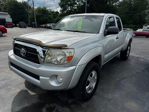 Silver Streak Mica 2011 Toyota Tacoma 4WD Access V6 AT (Natl)