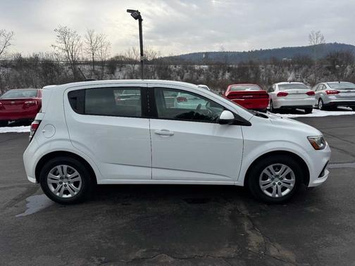 2017 Chevrolet Sonic 5dr HB Auto LT w/1FL