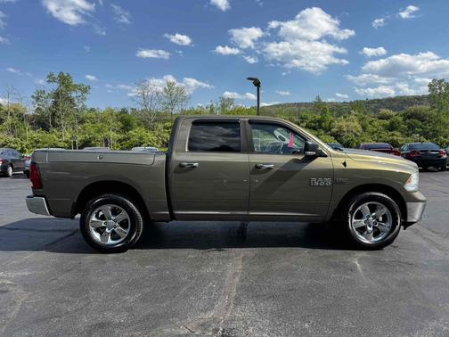 Prairie Pearlcoat 2015 RAM 1500 4WD Crew Cab 140.5" Big Horn
